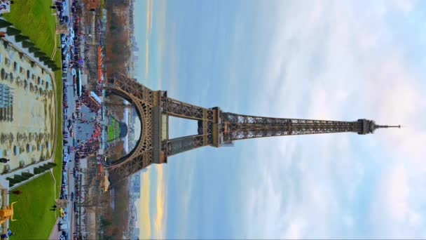 Függőleges Kilátás Eiffel Toronyra Párizsban Trocadero Térről Franciaországból Trocadero Kertjei — Stock videók