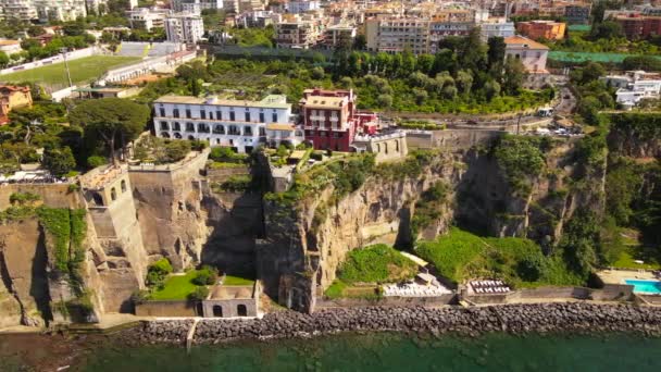 Aerial Drone View Sorrento Sea Coast Παραλίες Και Κτίρια Ιταλία — Αρχείο Βίντεο