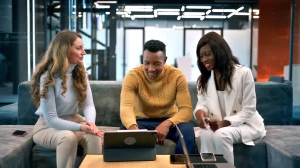 Multiracial Group People Office Discussing Business While Sitting Sofa Tablet — Stockvideo