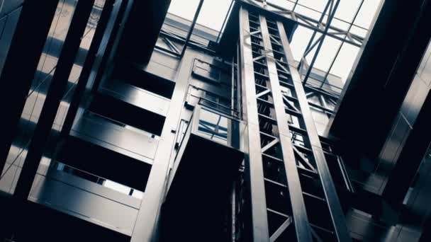 Вид Снизу Вверх Интерьер Современного Офиса Черные Стены Лифт Панорамная — стоковое видео