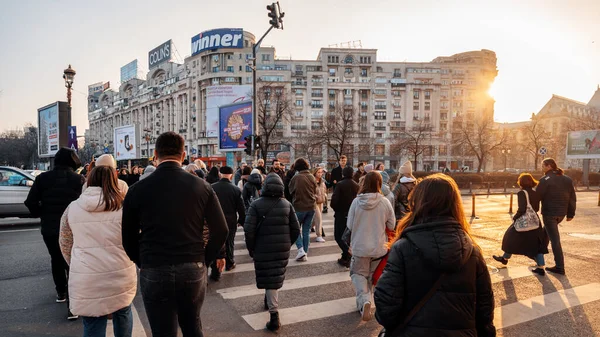 Bukarest Rumänien März 2O23 Straßenansicht Der Stadt Bei Sonnenuntergang Menschen — Stockfoto