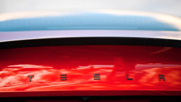 Chisinau Mołdowa Marzec 2023 Widok Tyłu Czerwony Tesla Model Logo — Zdjęcie stockowe