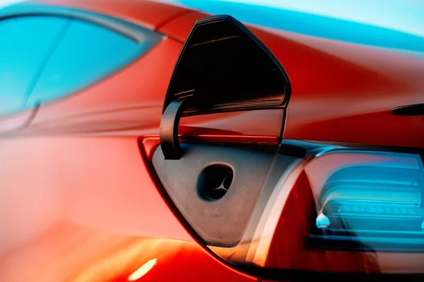 Close View Van Een Geparkeerde Rode Elektrische Auto Met Geopende — Stockfoto