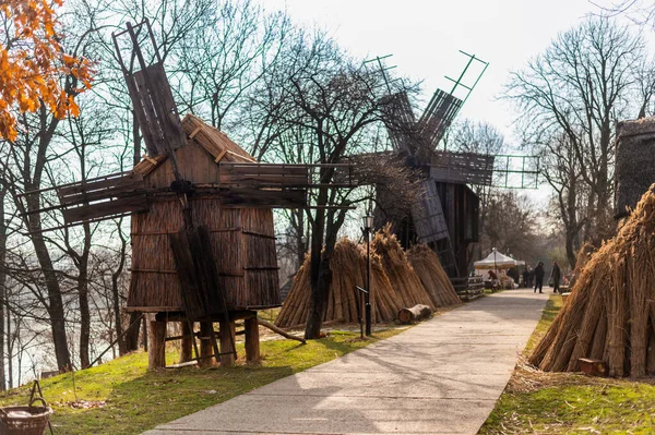 Blick Auf Das Dorfmuseum Bukarest Rumänien Gebäude Alter Windmühlen Nationalen — Stockfoto