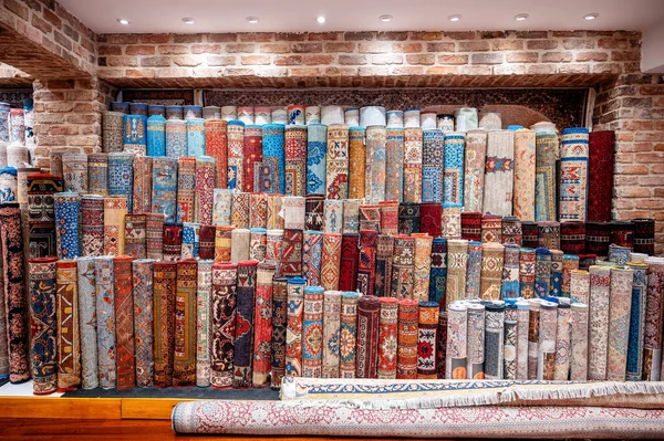Veduta Più Tappeti Vendita Grand Bazaar Istanbul Turchia — Foto Stock