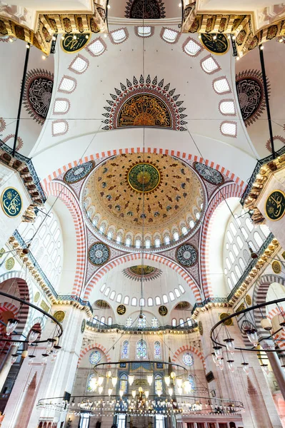 Vista Interior Mezquita Suleymaniye Con Relámpagos Paredes Techos Pintados Estambul —  Fotos de Stock
