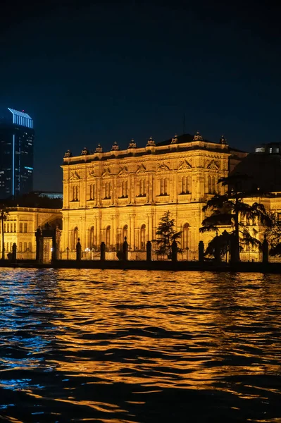 Blick Auf Den Dolmabahce Palast Von Einem Schiff Istanbul Bei — Stockfoto