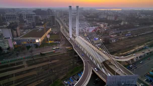 Bukarest Rumänien März 2022 Drohnenaufnahme Der Stadt Bei Sonnenuntergang Brücke — Stockvideo
