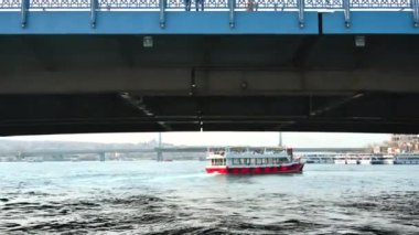 İstanbul, Türkiye 'de dönen kafe tabelası manzarası