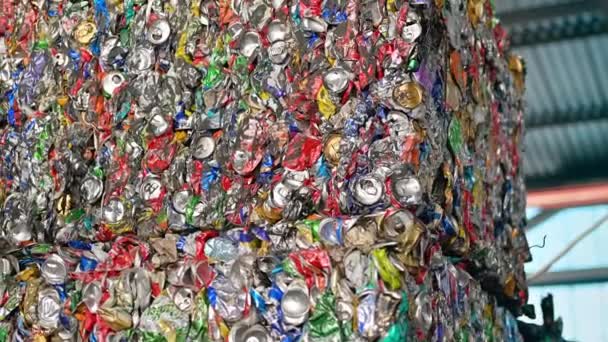 Terninger Komprimeret Metalaffald Affaldssorteringsanlæg Langsom Bevægelse – Stock-video