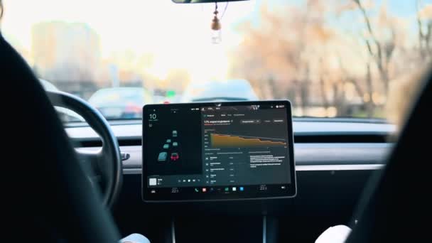 Chisinau Moldova Mart 2023 Tesla Model Içindeki Ana Ekrana Bakın — Stok video