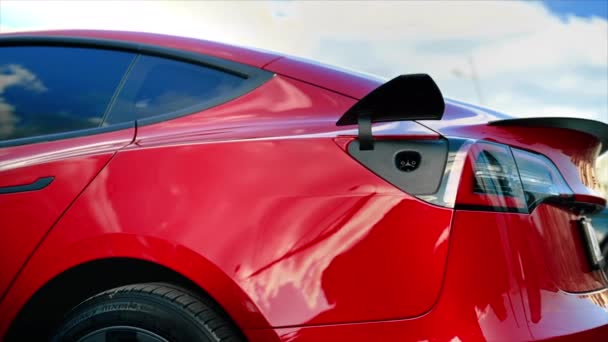 Chisinau Moldova Mart 2023 Kırmızı Tesla Model Açılış Portu Yavaş — Stok video