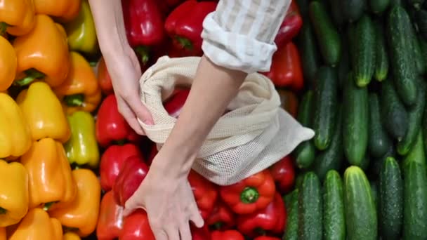 Woman Picking Bell Peppers Reusable Bag Store Ecology Earth Day — Stock Video