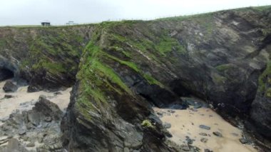 İngiltere, Cornwall 'daki Newquay plajı ve şehri hava aracı görüntüsü