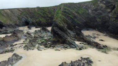 İngiltere, Cornwall 'daki Newquay plajı ve şehri hava aracı görüntüsü