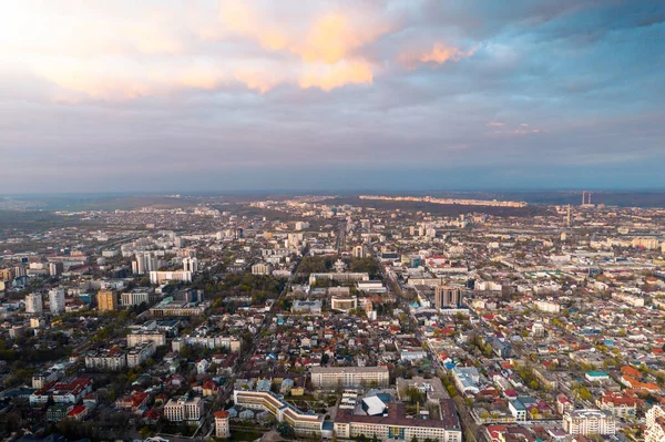 Luchtdrone Zicht Chisinau Bij Zonsondergang Moldavië Downtown Met Meerdere Residentiële — Stockfoto