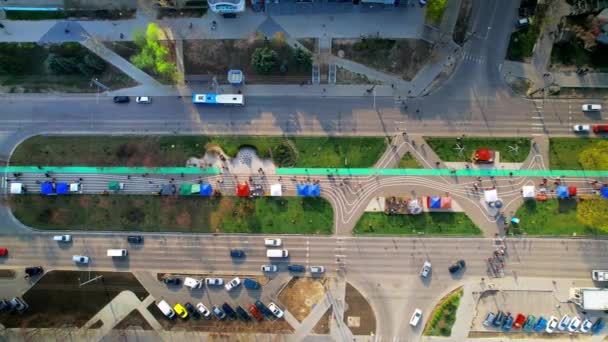 Letecký Pohled Kišiněv Jaře Moldavsku Obytná Čtvrť Ulička Chodci Silnice — Stock video