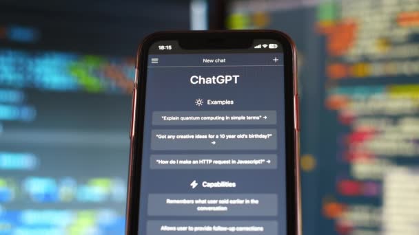 Chisinau Moldova April 2023 Chytrý Telefon Otevřeným Chatgpt Uživatel Žádající — Stock video