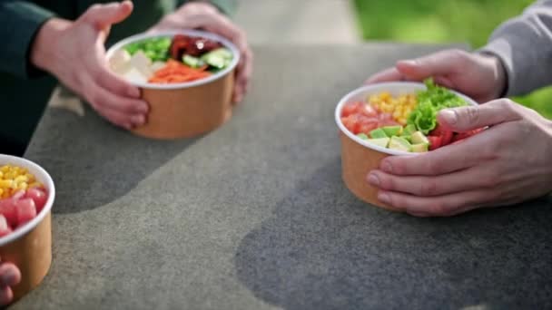 Vista Próxima Pessoas Colocando Três Tigelas Com Legumes Frutas Peixe — Vídeo de Stock