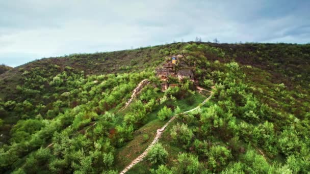 Widok Lotu Ptaka Klasztor Saharna Mołdawia Starożytny Kościół Położony Skale — Wideo stockowe