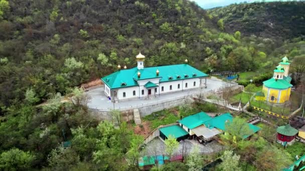 Vista Aérea Del Monasterio Del Saharna Moldavia Monasterio Con Iglesias — Vídeos de Stock