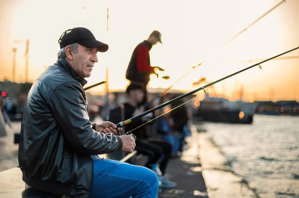 Istanbul Turquia Maio 2023 Homem Pescando Uma Doca — Fotografia de Stock