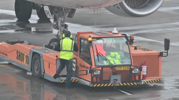 Bucharest Romania May 2023 View Airport Workers Tug Which Hooked — Stock Video
