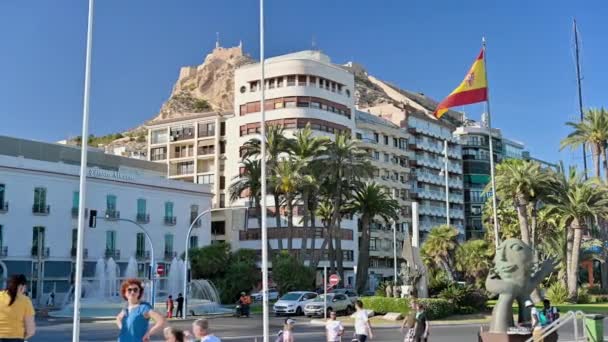 Аликанте Испания 2023 Апреля Вид Улицу Скульптурой Гадалки Флаг Испании — стоковое видео