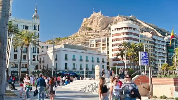 Alicante Španělsko Duben 2023 Lidé Procházející Ulici Poblíž Casa Carbonell — Stock video