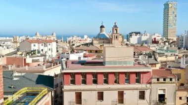 ALICANTE, İSPAN - 24 Nisan 2023 Kasabanın panoramik manzarası