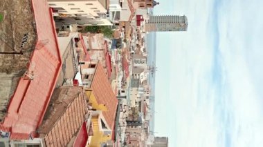 ALICANTE, İSPAN - 25 Nisan 2023 Kasabanın panoramik manzarası
