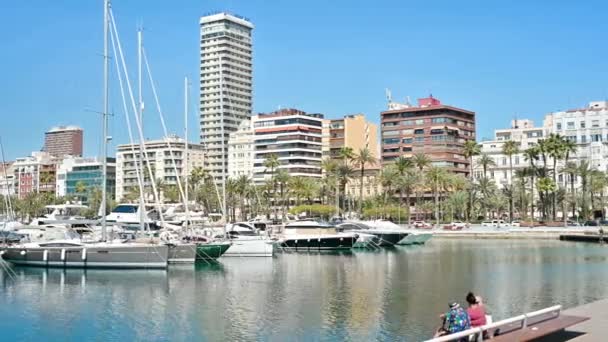 Alicante Spanien April 2023 Blick Auf Boote Hafen Und Stadt — Stockvideo