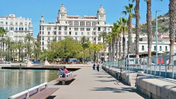 Alicante Spanien April 2023 Blick Auf Menschen Auf Einer Straße — Stockvideo