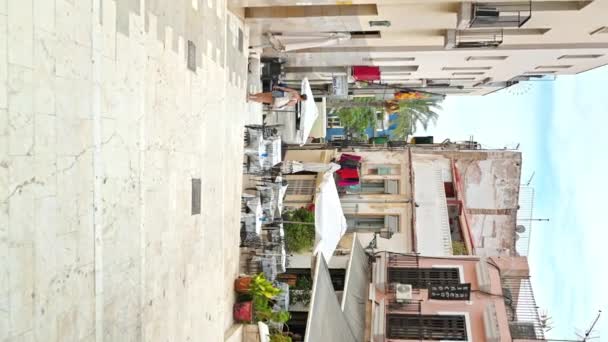 Alicante España Abril 2023 Gente Una Calle Con Café Casas — Vídeo de stock
