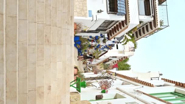 Alicante España Abril 2023 Una Pareja Calle Con Escaleras Flores — Vídeos de Stock