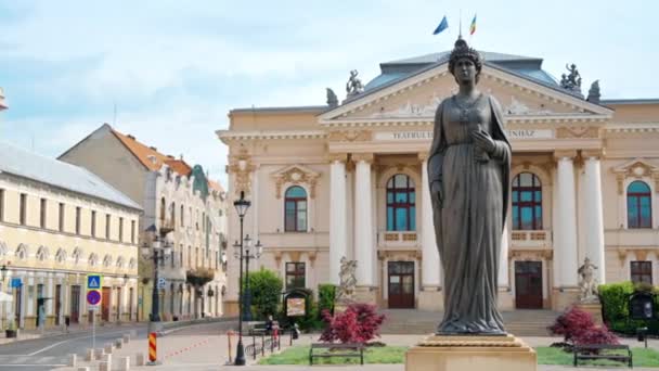 Romanya Kraliçesi Marie Nin Heykeli Manzarası Şehir Merkezindeki Oradea Devlet — Stok video