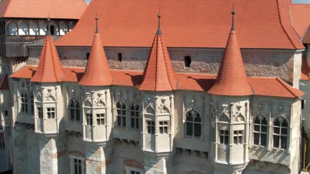 Flygdrönare Utsikt Över Corvin Castle Fasad Ligger Hunedoara Rumänien — Stockvideo