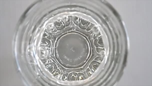 Burbujas Agua Vaso Agua Mineral Cámara Lenta Cerca — Vídeos de Stock