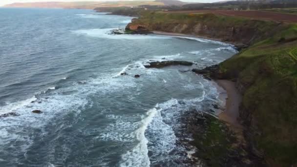 Αεροφωτογραφία Drone Της Ακτής Του Εδιμβούργου Και Της Θάλασσας Στο — Αρχείο Βίντεο