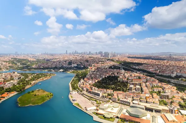 Панорамний Вид Стамбул Туреччина Балатський Район Декількома Житловими Будинками Зеленими — стокове фото