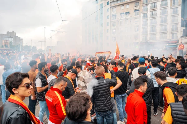 Istanbul Turquia Junho 2023 Muitos Fãs Futebol Com Bandeiras Nas — Fotografia de Stock