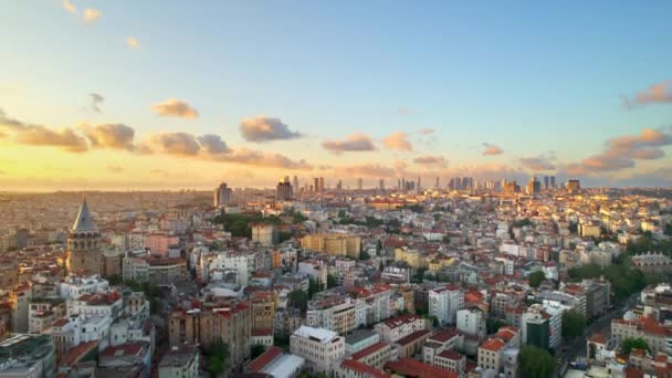Légi Drón Kilátás Isztambulra Naplementekor Törökországban Több Lakóépület Galata Torony — Stock videók
