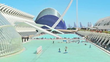 VALENCIA, İSPA - 1 Mayıs 2023 Altın Köprü Barajı manzarası. Serreria Köprüsü