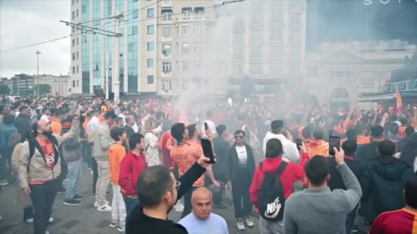 Istanbul Türkei Juni 2023 Viele Fußballfans Mit Fahnen Auf Den — Stockvideo