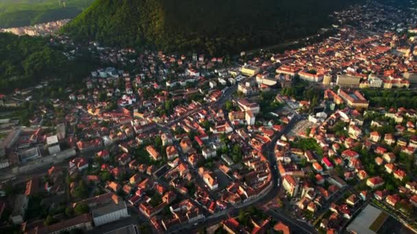 Romanya Nın Brasov Kentindeki Hava Aracı Görüntüsü Eski Binalarla Dolu — Stok video