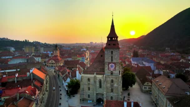 Romanya Nın Başkenti Brasov Merkezindeki Kara Kilise Nin Hava Aracı — Stok video
