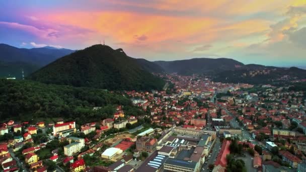Luchtdrone Zicht Brasov Bij Zonsondergang Roemenië Oude Binnenstad Met Oude — Stockvideo