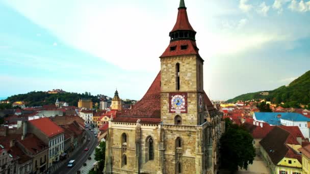 Romanya Nın Eski Brasov Merkezindeki Kara Kilise Nin Insansız Hava — Stok video