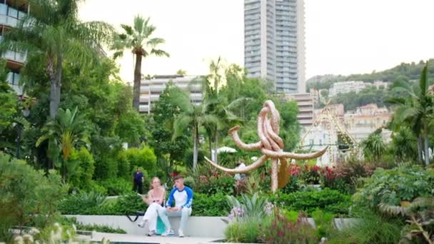 Monaco Monaco Sierpnia 2023 Widok Plac Ludźmi Spacerującymi Odpoczywającymi Dużo — Wideo stockowe