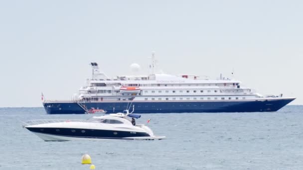 Cannes France Σεπτεμβριου 2023 Άποψη Πλωτού Γιοτ Και Πλοίου Στη — Αρχείο Βίντεο